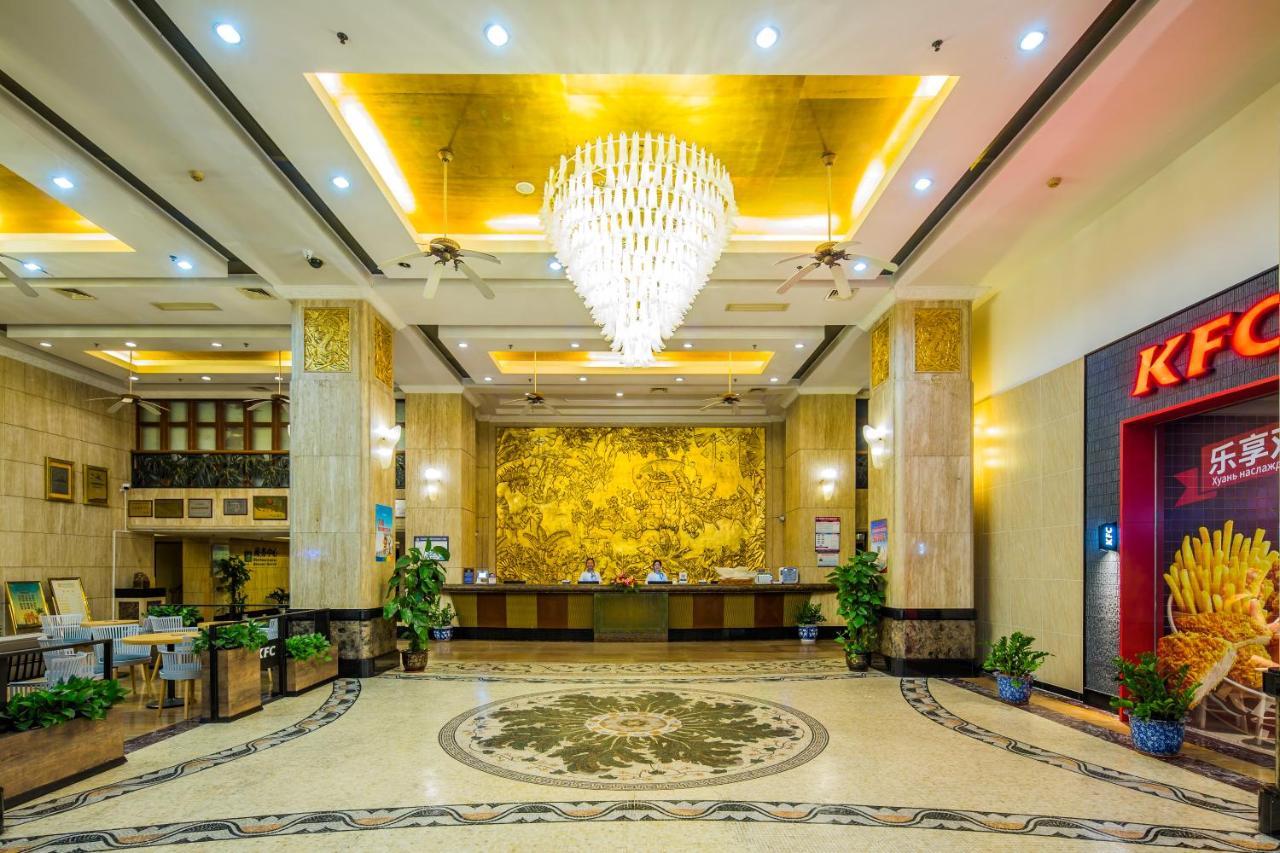 Linda Seaview Hotel Sanya Bagian luar foto